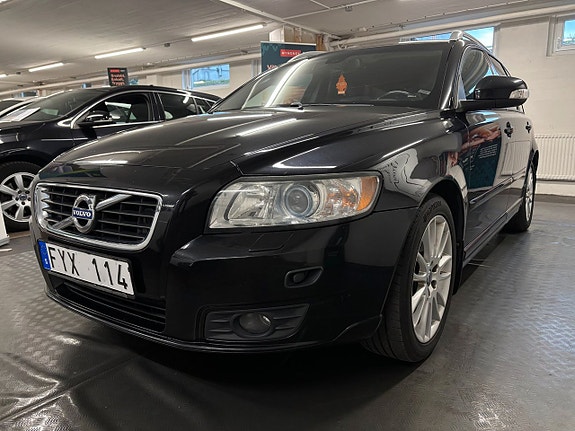 Volvo V50 3 of 5