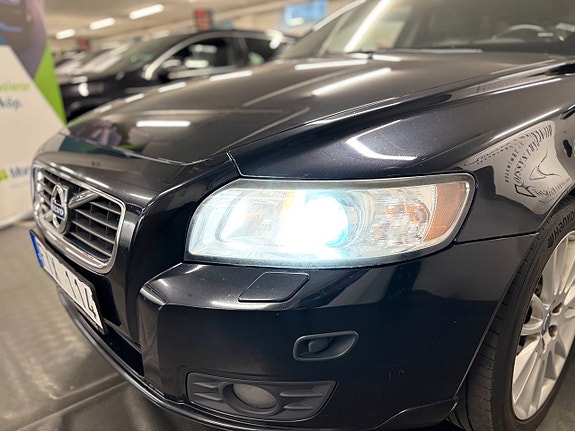 Volvo V50 4 of 5