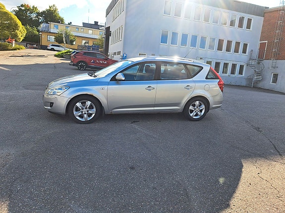 Kia Ceed 2 of 5