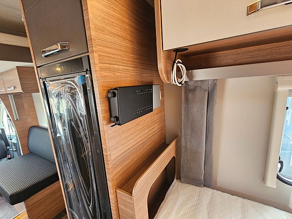 Weinsberg CaraSuite 650MF  AUT / El Golvvärme 18 of 27