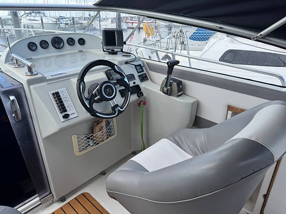 Marex 7100 Sport Cruiser 4 of 5