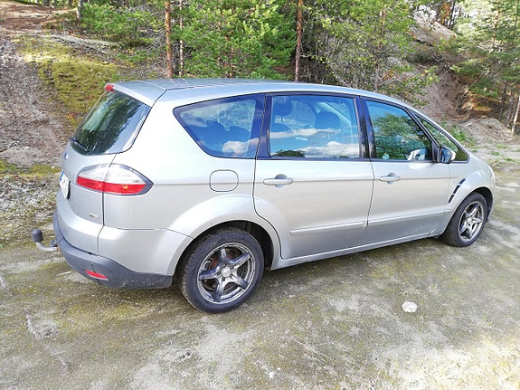 Ford S-MAX 3 of 5