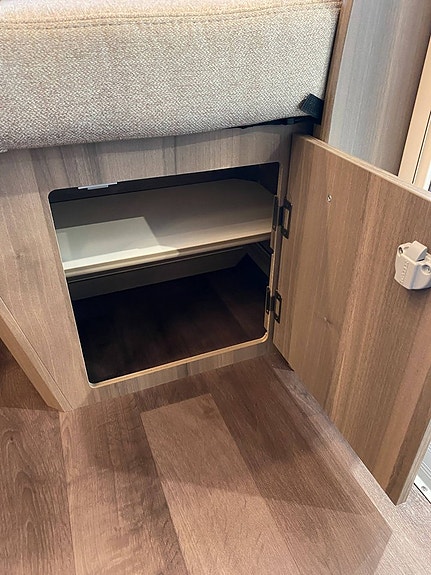Kabe Estate 470 KS XL 16 of 28