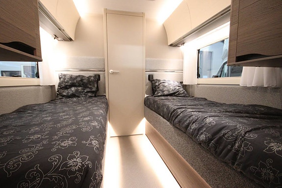 Adria Alpina 613 UT Ny! 12 of 16