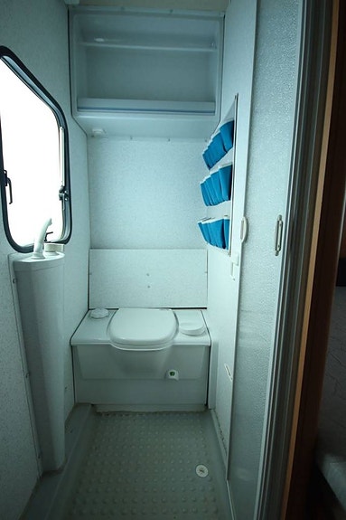 Adria Unica B 502UP 10 of 12