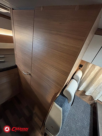 Weinsberg CaraHome 650 DG / 2030 mil 13 of 27