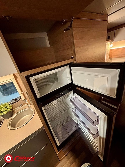 Weinsberg CaraHome 650 DG / 2030 mil 11 of 27