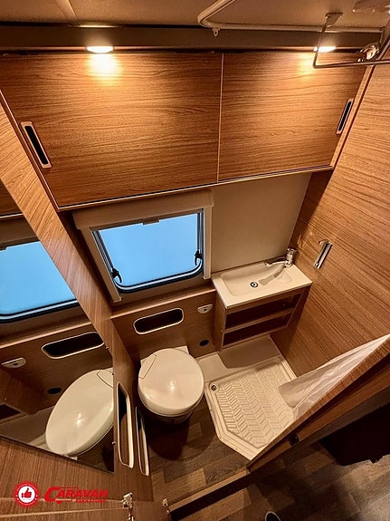 Weinsberg CaraHome 650 DG / 2030 mil 14 of 27