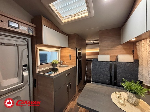 Weinsberg CaraHome 650 DG / 2030 mil 7 of 27
