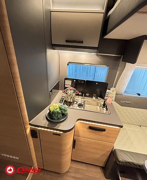 Knaus L!ve Wave Platinum Selection 700 LX / Automat / Queenbed 8 of 27