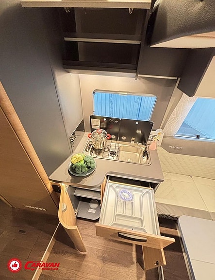 Knaus L!ve Wave Platinum Selection 700 LX / Automat / Queenbed 9 of 27