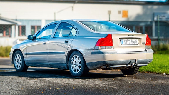 Volvo S60 4 of 5