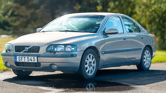 Volvo S60 2 of 5