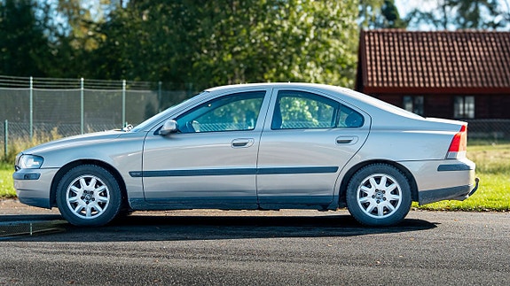 Volvo S60 3 of 5