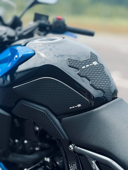 Suzuki GSX8R 9 of 14