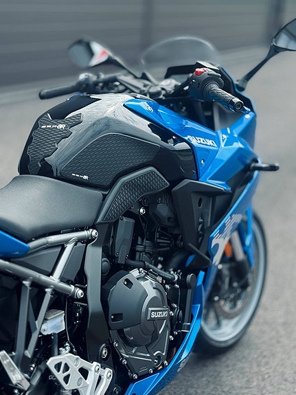 Suzuki GSX8R 13 of 14