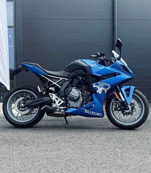 Suzuki GSX8R 2 of 5