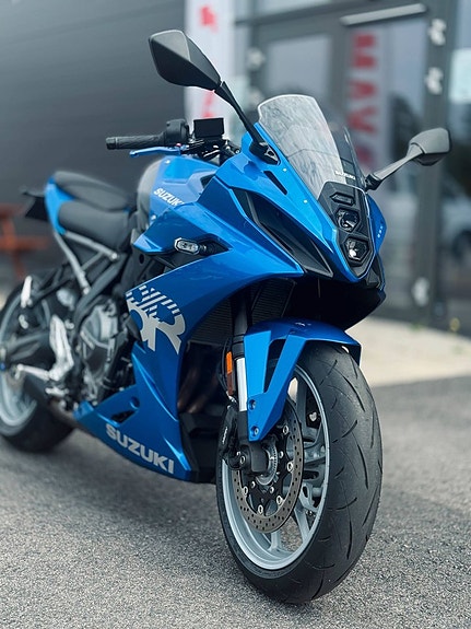Suzuki GSX8R 12 of 14