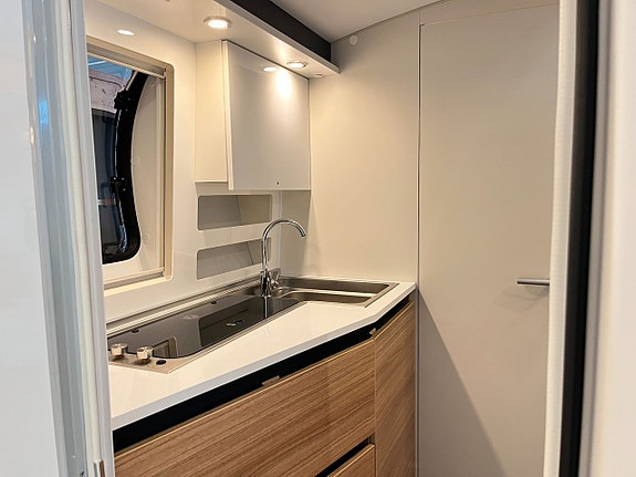 Adria ACTION 361 LH (Pluspaket+1100-1300kg+B-körkort) 9 of 22