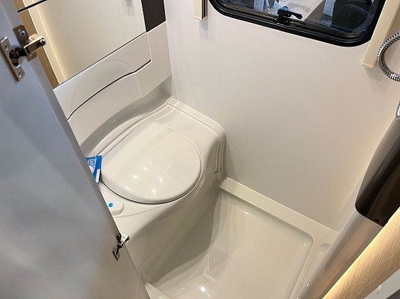 Adria ACTION 361 LH (Pluspaket+1100-1300kg+B-körkort) 17 of 22