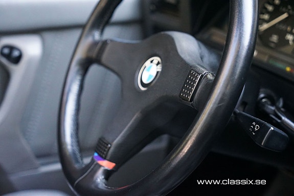 BMW 325i 9 of 15