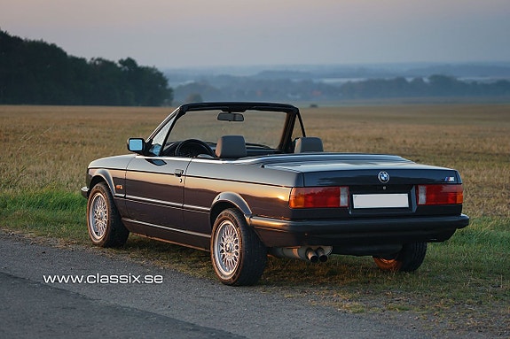 BMW 325i 3 of 5