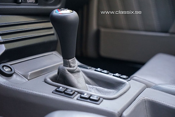 BMW 325i 4 of 5