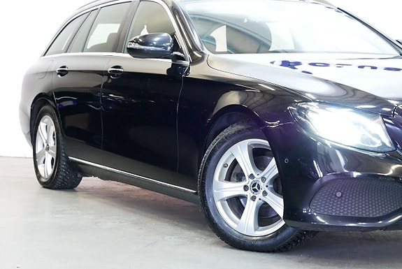 Mercedes-Benz E200 2 of 5
