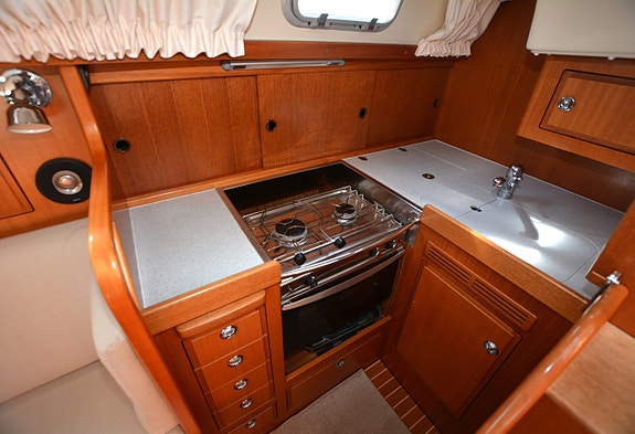 Hallberg-Rassy 310 8 of 13