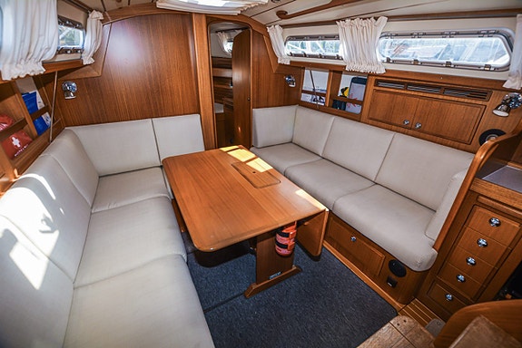 Hallberg-Rassy 310 6 of 13