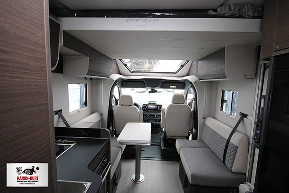 Adria Matrix Supreme Mercedes 670 DC 9 of 18