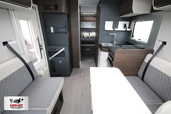 Adria Matrix Supreme Mercedes 670 DC 5 of 18