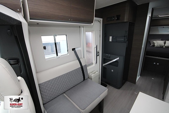 Adria Matrix Supreme Mercedes 670 DC 7 of 18