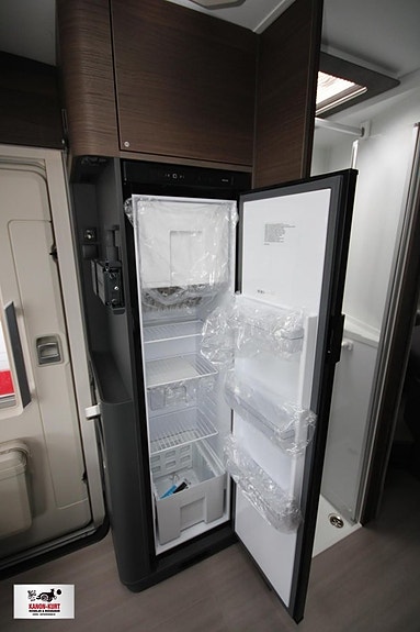 Adria Matrix Supreme Mercedes 670 DC 14 of 18