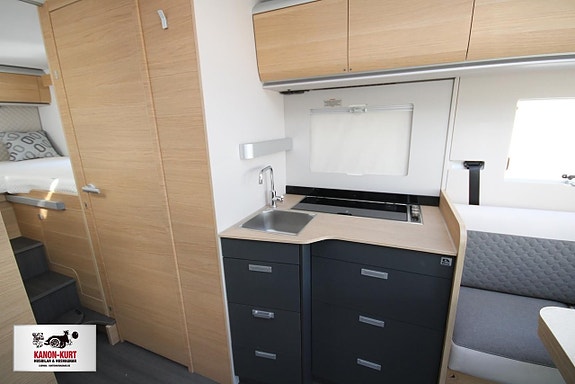 Adria Coral 670 DL 60Y Edition 13 of 19