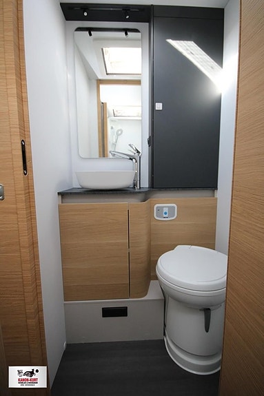 Adria Coral 670 DL 60Y Edition 16 of 19