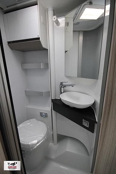 Adria Compact Supreme DL 13 of 15