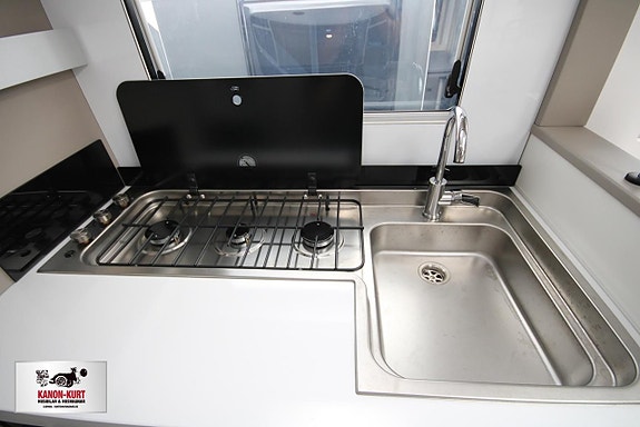 Adria Compact Supreme DL 12 of 15