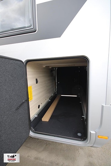 Adria Compact Supreme DL 2 of 15