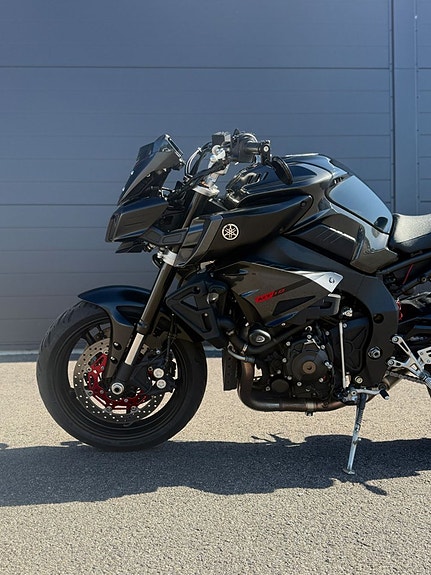 Yamaha MT-10 2 of 5