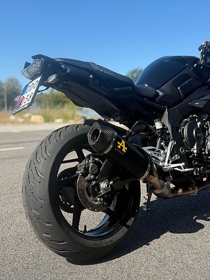Yamaha MT-10 8 of 11