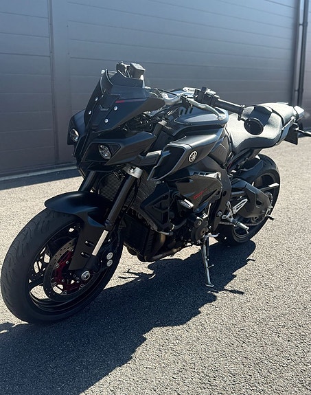 Yamaha MT-10 10 of 11
