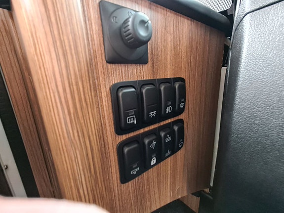 Eura Mobil Integra I890 QB  Aldevärme / Dragkrok 24 of 28