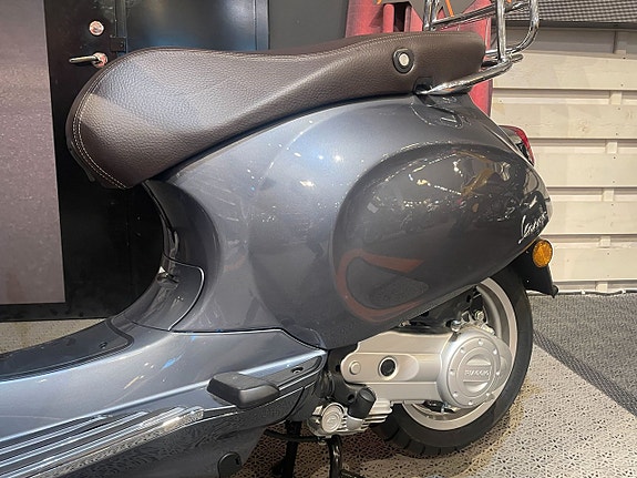 Vespa PRIMAVERA 50 *FABRIKSNY -2023* Lagerfinal !! Sänkt 8000:- 8 of 16