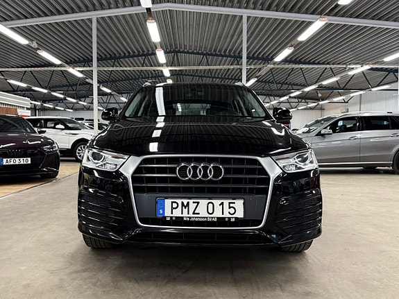 Audi Q3 2 of 5