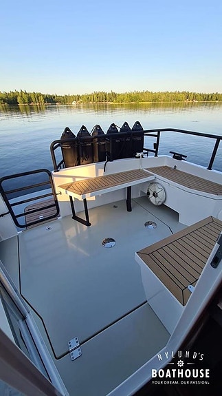 Sargo 31 Explorer | Volvo Penta D6-400A-G, DPI-A 8 of 20