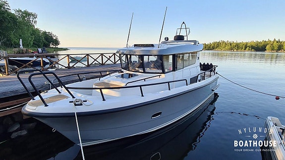 Sargo 31 Explorer | Volvo Penta D6-400A-G, DPI-A 2 of 5