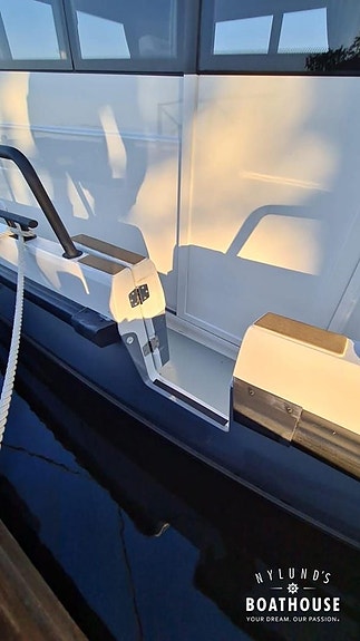 Sargo 31 Explorer | Volvo Penta D6-400A-G, DPI-A 6 of 20