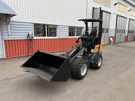 GIANT G1500L xtra minilastare kompaktlastare 2 of 4
