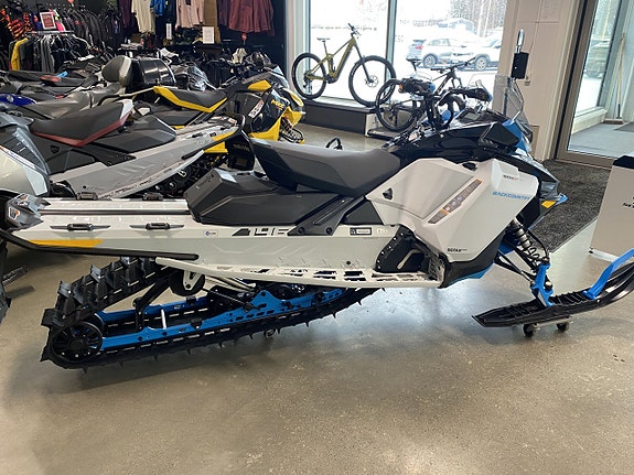 Ski-Doo Backcountry STD 600 E-TEC 2 of 5